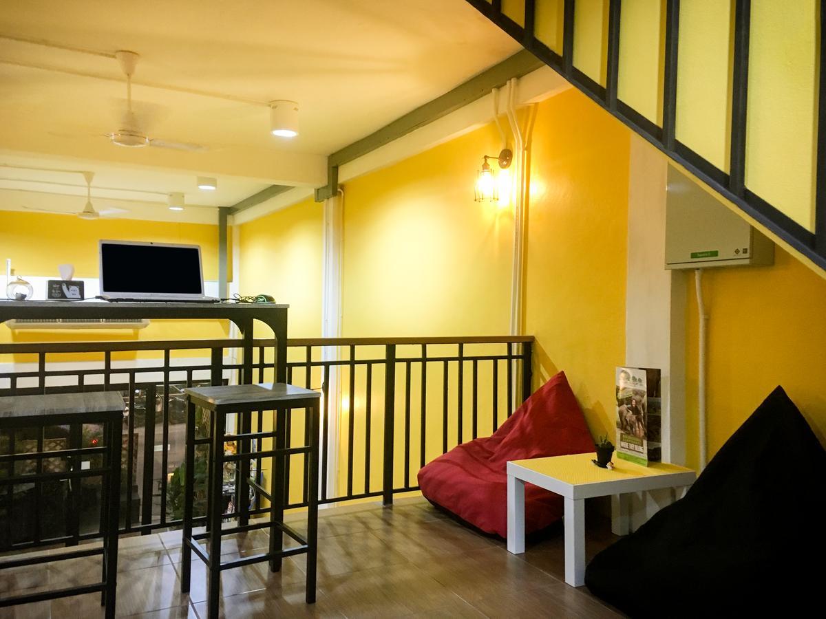 Artistel (Adults Only) Vandrarhem Chiang Mai Exteriör bild