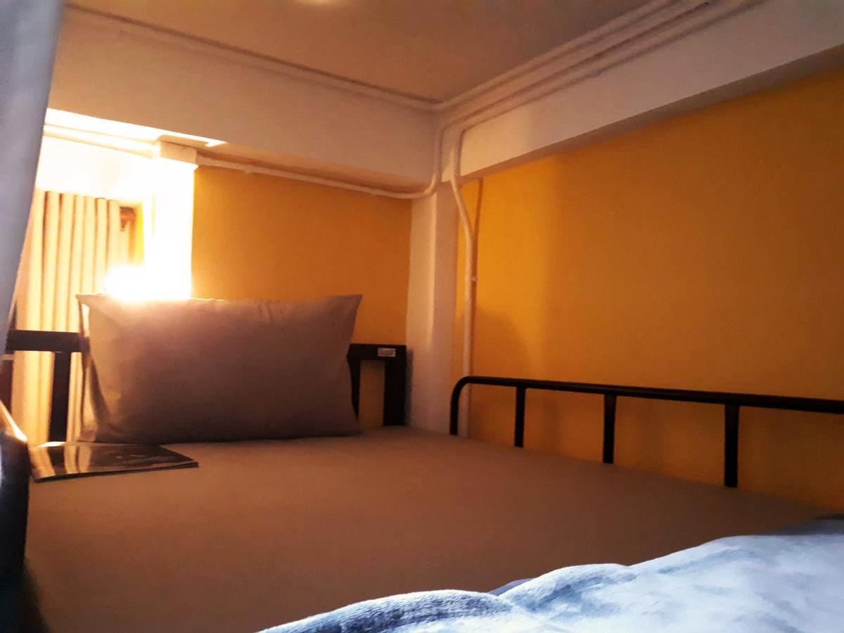 Artistel (Adults Only) Vandrarhem Chiang Mai Exteriör bild
